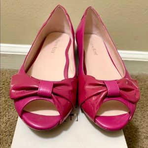 Taryn Rose magenta open toe flats